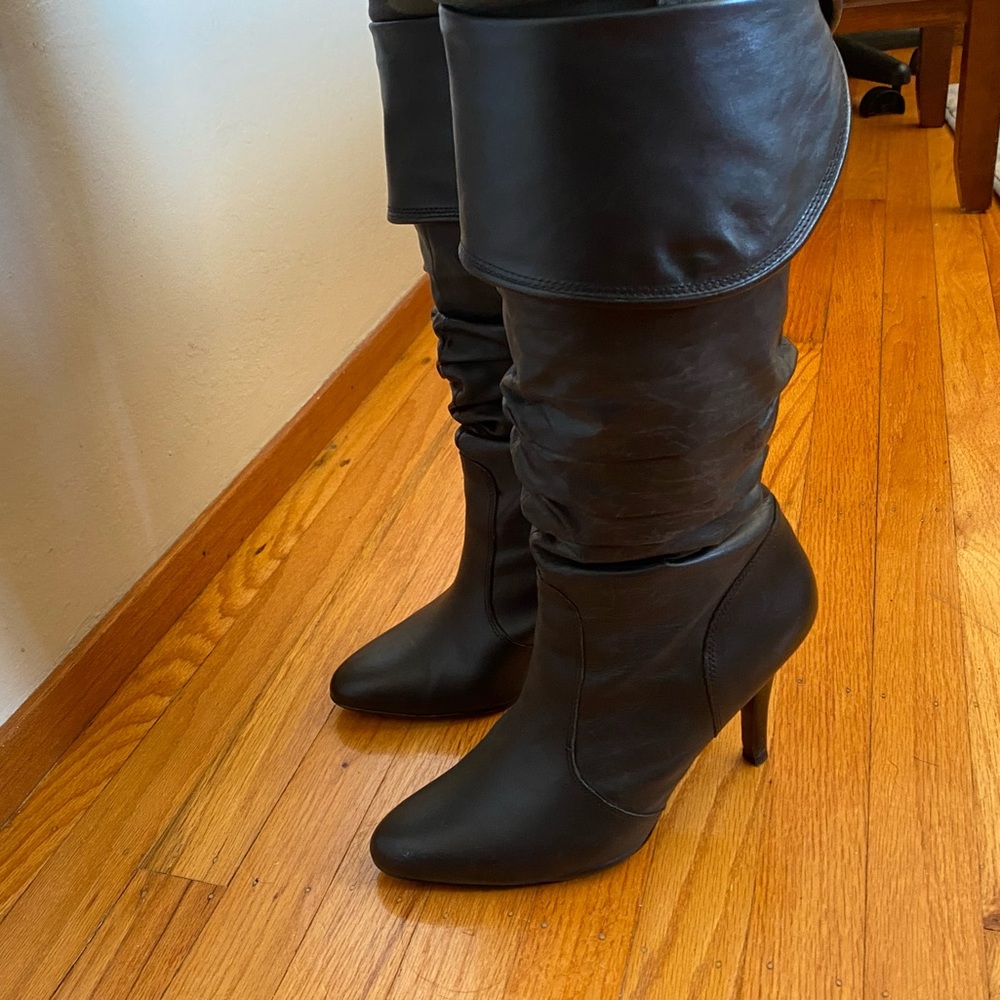 Classy black winter boots